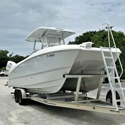 2023 Twin Vee 260 GFX Amazing Condition