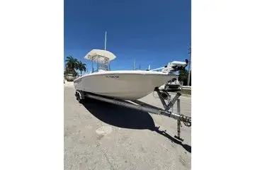 2017 Robalo 246 cayman