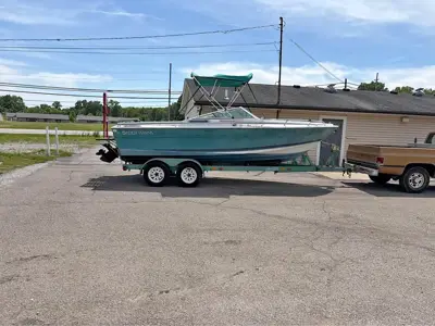 Four Winns Horizon Boat with Trailer