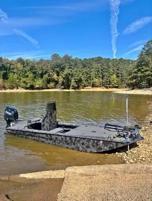 2025 High Shoals 2060 center console | 140 suzuki