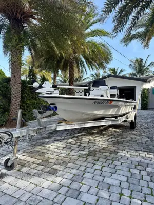 2010 Mako 18 lts