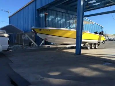 2006 Marlago FS35 Center Console