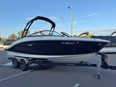 2025 Sea Ray 210 SPX