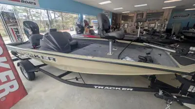 2026 TRACKER PRO TEAM 175 CRAPPIE EDITION