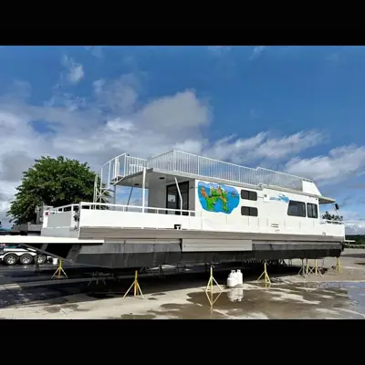 65’ Master Fab Houseboat 1982