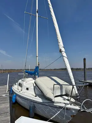 1978 Pearson 26 with Dinghy!