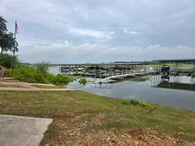 Boat slip with Lift 25' Covered for Rent or Sale