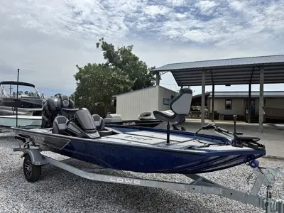 2027 Lowe Boats Stinger 195