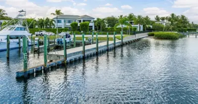 Boat Dock For Rent in Palm Beach Gardens, Florida