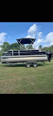 2015 Bluewave Center Console Pontoon Boat