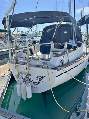 38' Endeavor Sailboat. This boat needs a lot of TLC but the engine runs great.