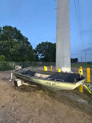 2000 Grumman aluminum boat