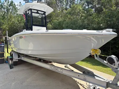 Robalo Cayman 246 Center Console