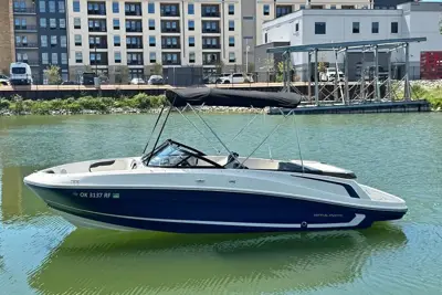 2021 Bayliner VR5 Bowrider I/O