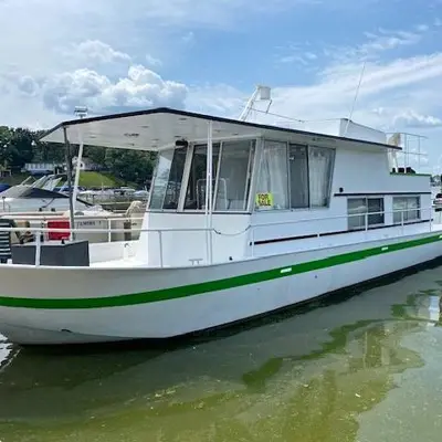 1969 River Queen houseboat