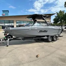 2023 Malibu 23 LSV