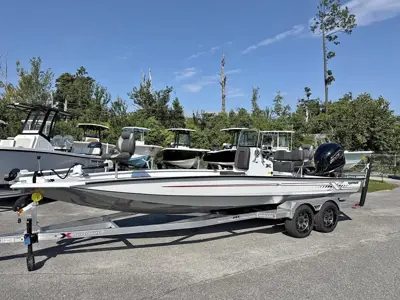 2027 Xpress Hyper-Lift Bay Series H24B-SEADECK 0 Hours