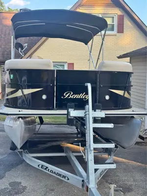 2019 Bentley 200 Cruise SE Pontoon 115HP Mercury w/ONLY 219 hours