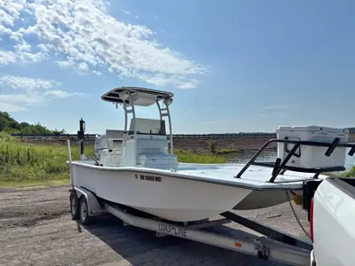 2004 22ft center console cat bay boat