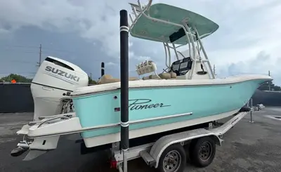 2021 Pioneer 222 Islander