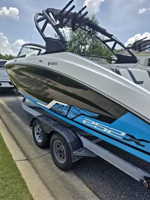 2021 Yamaha 252XE Wake Boat