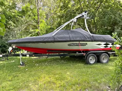 2008 Gekko Wakeboard / Surfing Boat