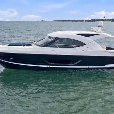 2015 Riviera 4400 Sport Yacht