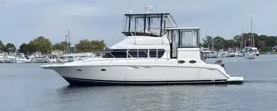 1997 Silverton 442!! Condo on the water