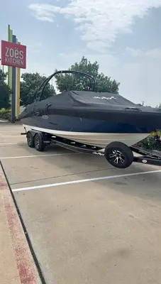 2021 Sea Ray SPX230