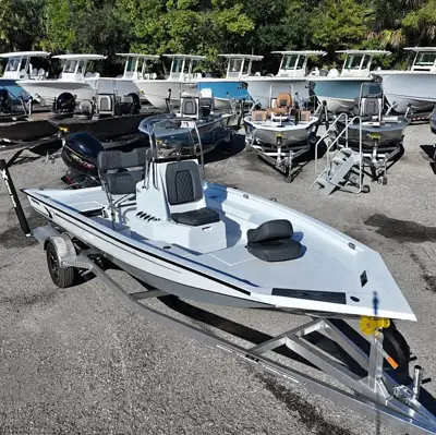2027 Xpress H20B Bay Boat