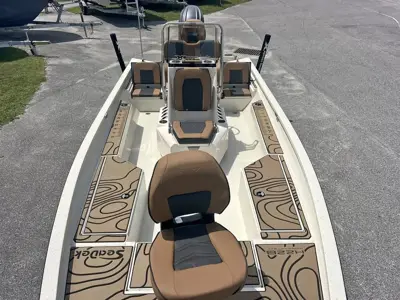 2027 Xpress Hyper-Lift Bay Series H22B-200HP GREY-SEADECK