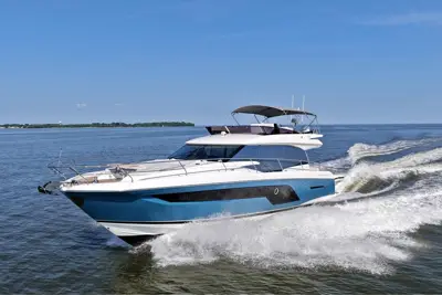 2023 Prestige Yachts 590 Fly