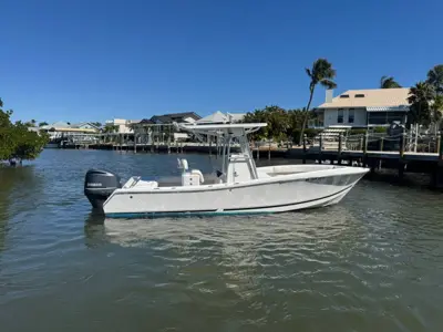 2006 Regulator 24 FS 24' Center Console Boat Newer Yamaha F300 4-Stoke