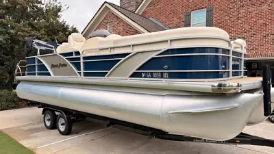2014 Godfrey Aqua Patio 240SL Tritoon Highly Optioned *very clean / low hours* Trailer Included