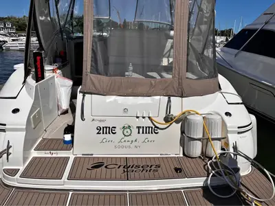 2003 3275 Cruisers Incorporated (36’9” LOA) 240 hours
