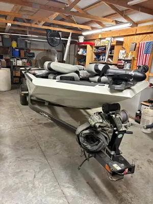 2017 Lowe Fish Boat