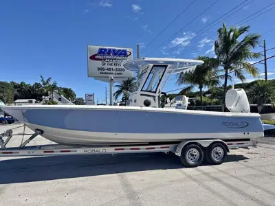 2026 Robalo 266 Cayman