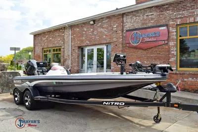 2007 Nitro Tracker 898