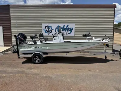 2027 Xpress Hyper-Lift Bay Series H20 BAY