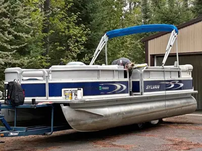 2002 Sylvan Mandalay 24’