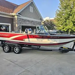 2014 Alumacraft 205 Trophy Low hours, Tandem ruber coated trailer 175 HP