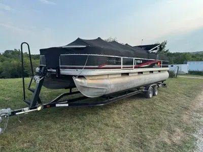2012 Sun Tracker fishin’ barge 24 dlx