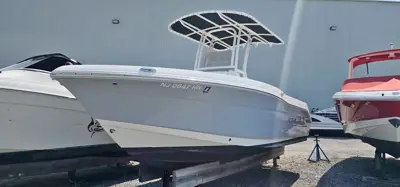 Clean 2019 Robalo R200 Center Console