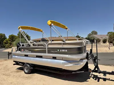 2020 Sun Tracker Party Barge 18DLX