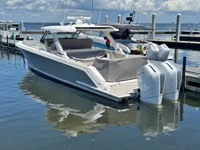 2025 Tiara Yachts 43LS