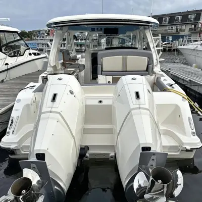 2025 BOSTON WHALER 380 realm