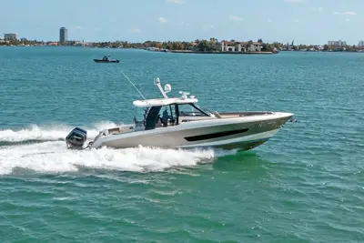 2023 Boston Whaler 420 Outrage