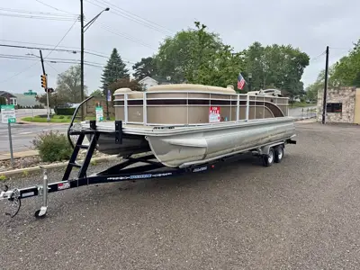 Bennington Pontoon Boat with Yamaha Motor and Trailer