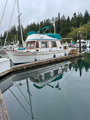 34 foot CHB including 9 foot dingy and Suzuki engine