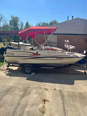 2005 Lowe deck boat